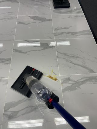 Dyson Wash G1, cleaning hard floors