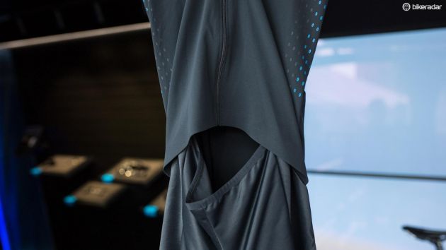 Similar to Cuore&rsquo;s Two-in-One Gold skinsuit, the bottom of the jersey and top of the bibs are not joined.