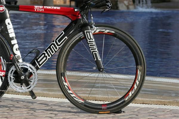 The bike is equipped with a Zipp deep section front wheel.