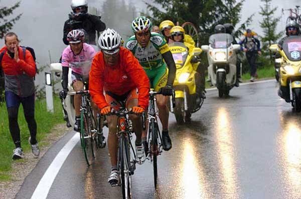 Julio Alberto Perez Cuapio rides ahead of Ivan Basso and Jose Gutierrez Cataluna