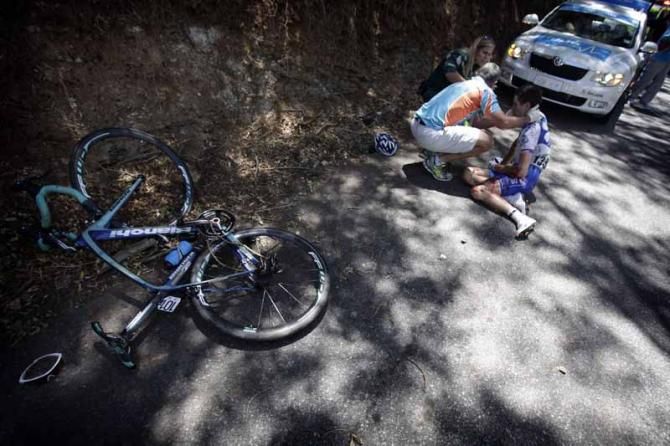 Arnaud Courteille (FdJ) needed medical help