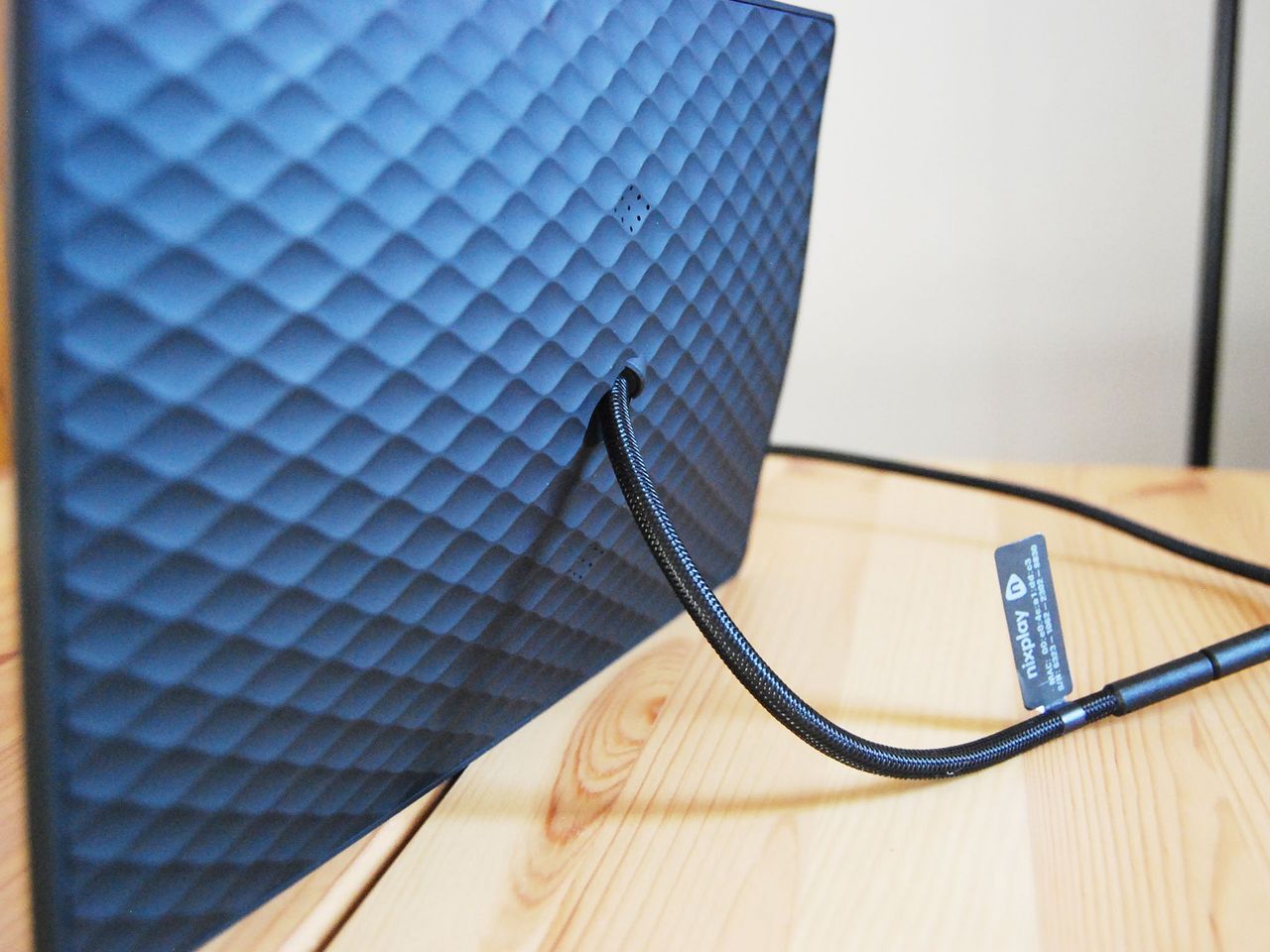 Nixplay&amp;#39;s widescreen Seed is a stellar digital frame with classic look