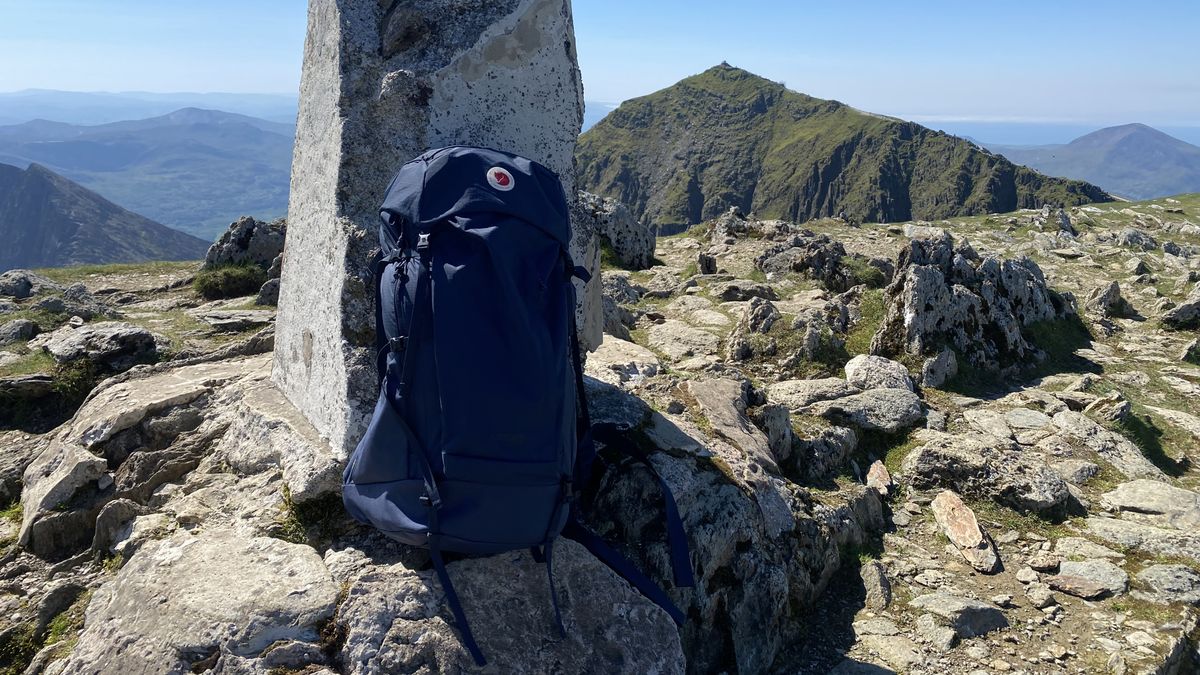 Fjällräven Abisko Friluft 45 backpack: snowdon