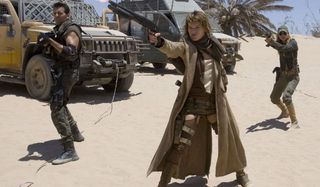 Oded Fehr, Milla Jovovich, and Ali Larter aim their weapons in Resident Evil: Extinction.