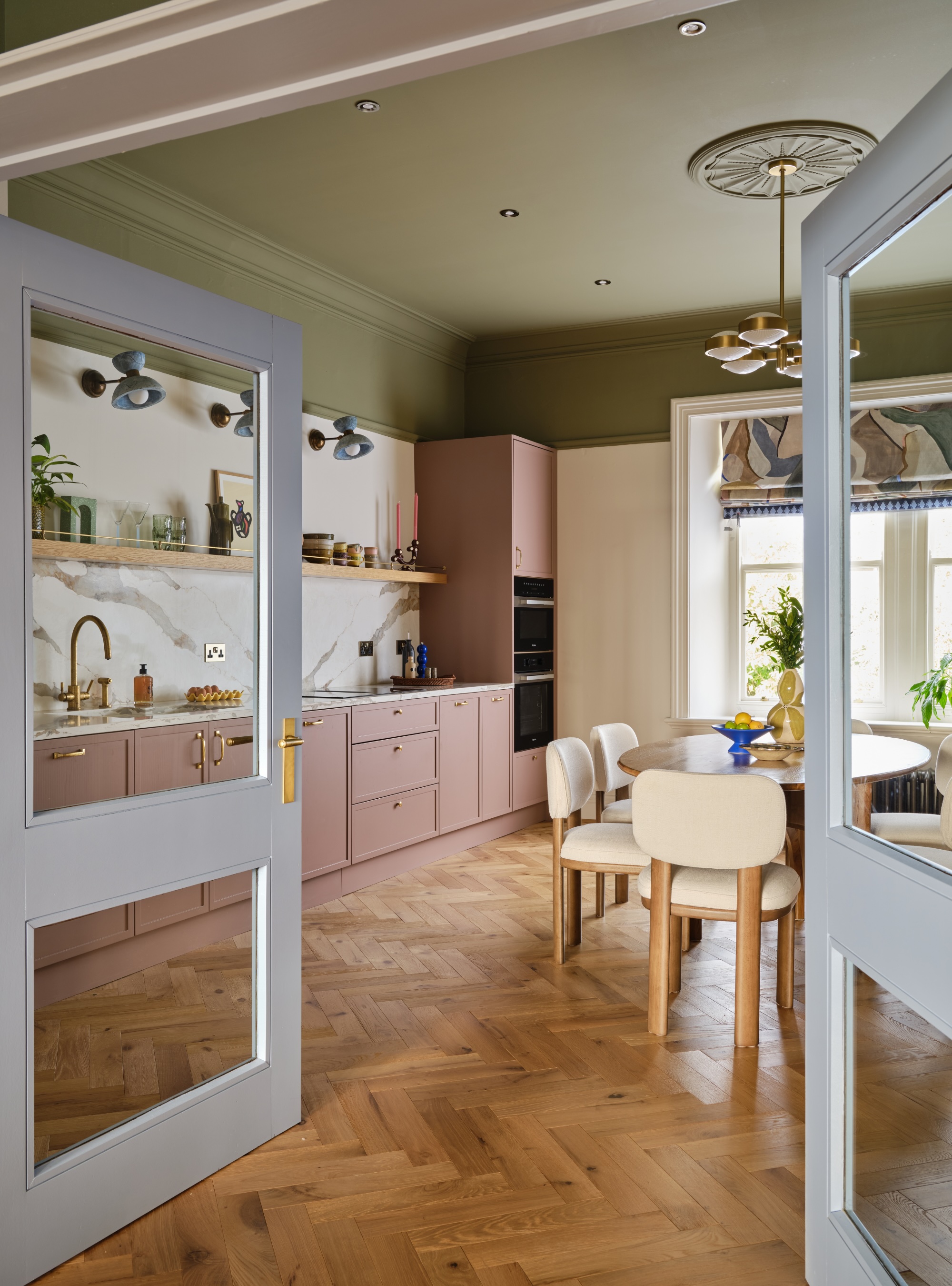 Pink kitchen with ceiling painted in Green Smoke by Farrow &amp;amp; Ball