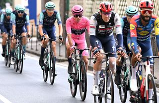 Giro d'Italia stage 6 LIVE: The quiet before the storm - Sprinters wait for high-speed cobbled sprint in central Naples