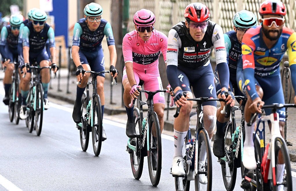 Giro d'Italia stage 6 LIVE: The quiet before the storm - Sprinters wait for high-speed cobbled sprint in central Naples 