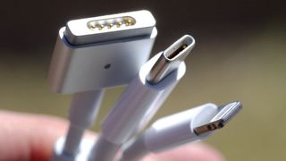 Apple Lightning, USB-C, Lightning chargers