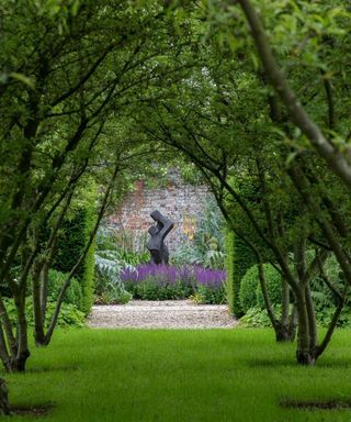 Garden by Robin Templar-Williams FSGD. Photo by Nicola Stocken