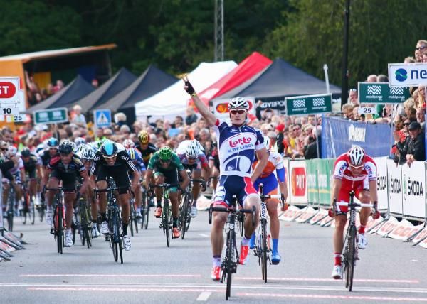 Andre Greible (Lotto-Belisol) won the bunch sprint ahead of Alexandre Kristoff (Katusha) and Theo Bos (Rabobank)