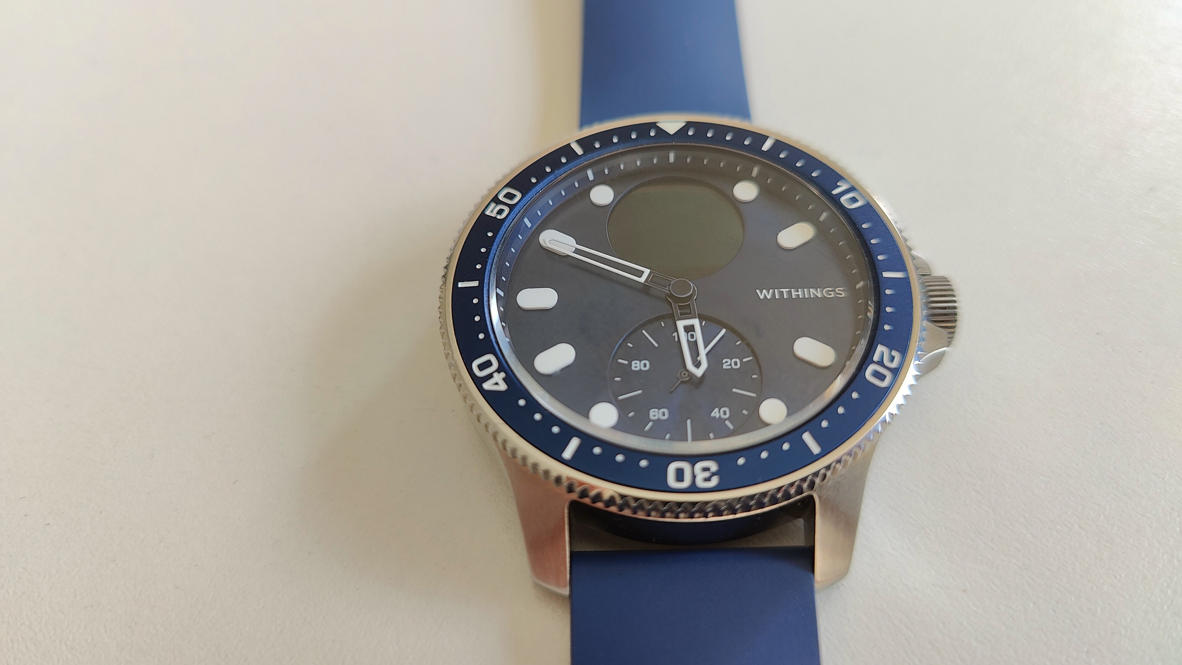 Withings ScanWatch Horizon med blå rem monteret