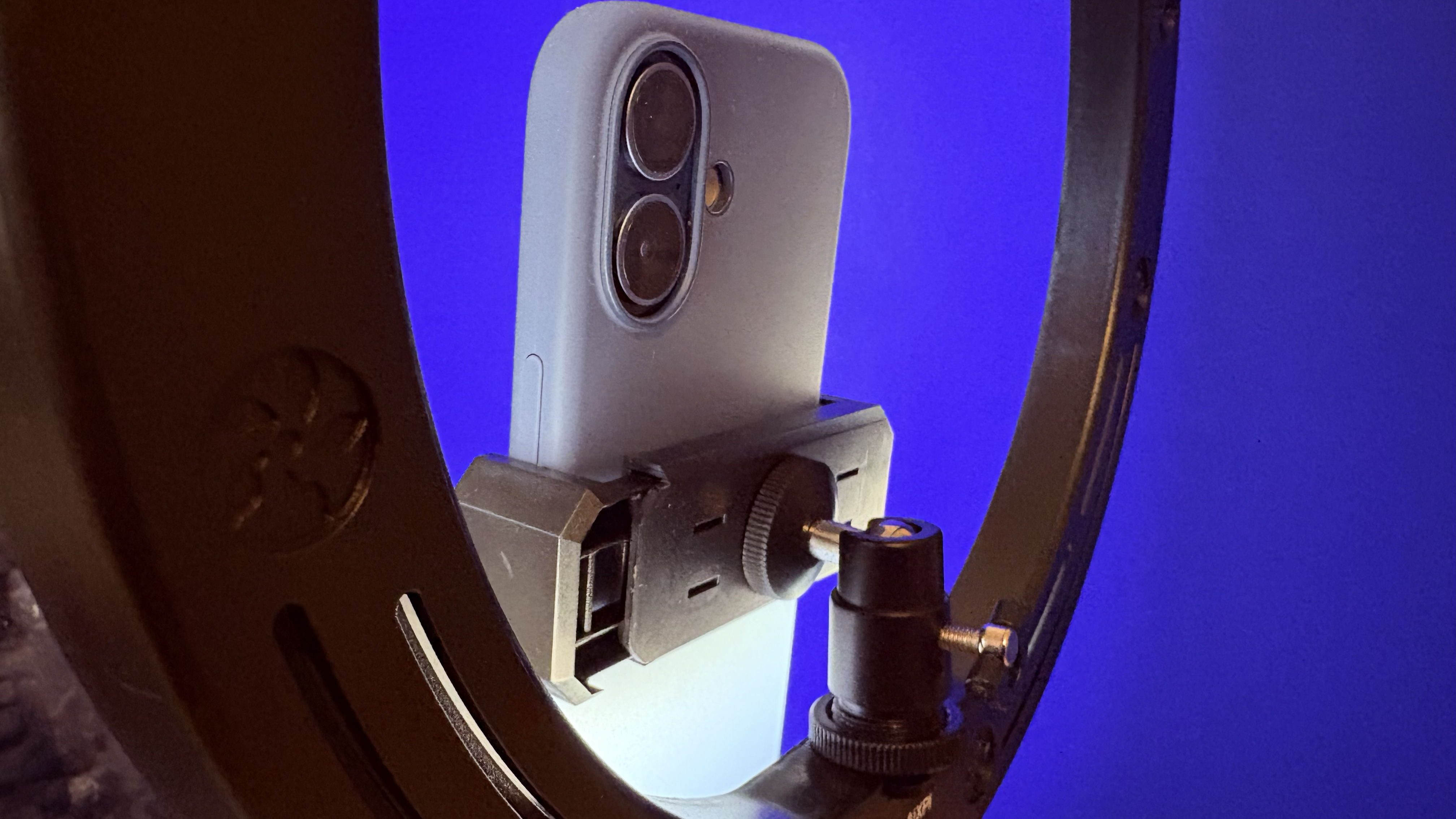 Shot of the rear of the LED ring light showing the smartphone holder&amp;rsquo;s ball-head has been rotated so that the phone is held vertically inside the ring light.