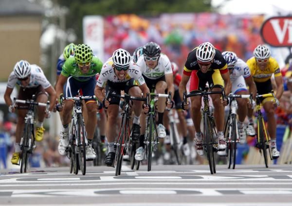 Cavendish hit the front in the last 100 metres