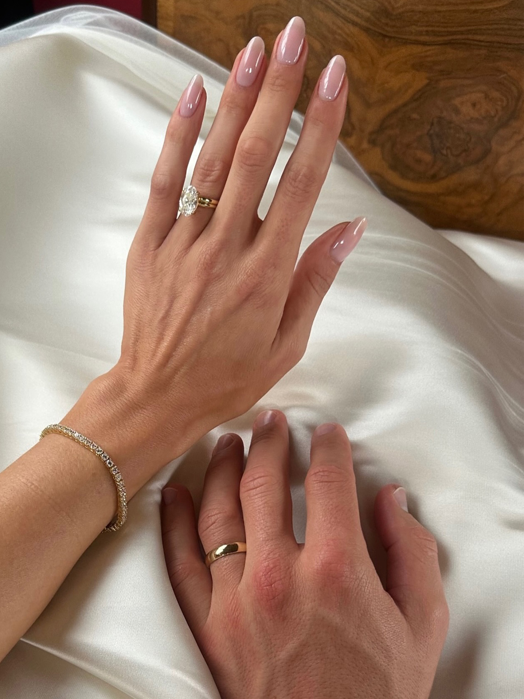 A pearlescent manicure by Julia Diogo