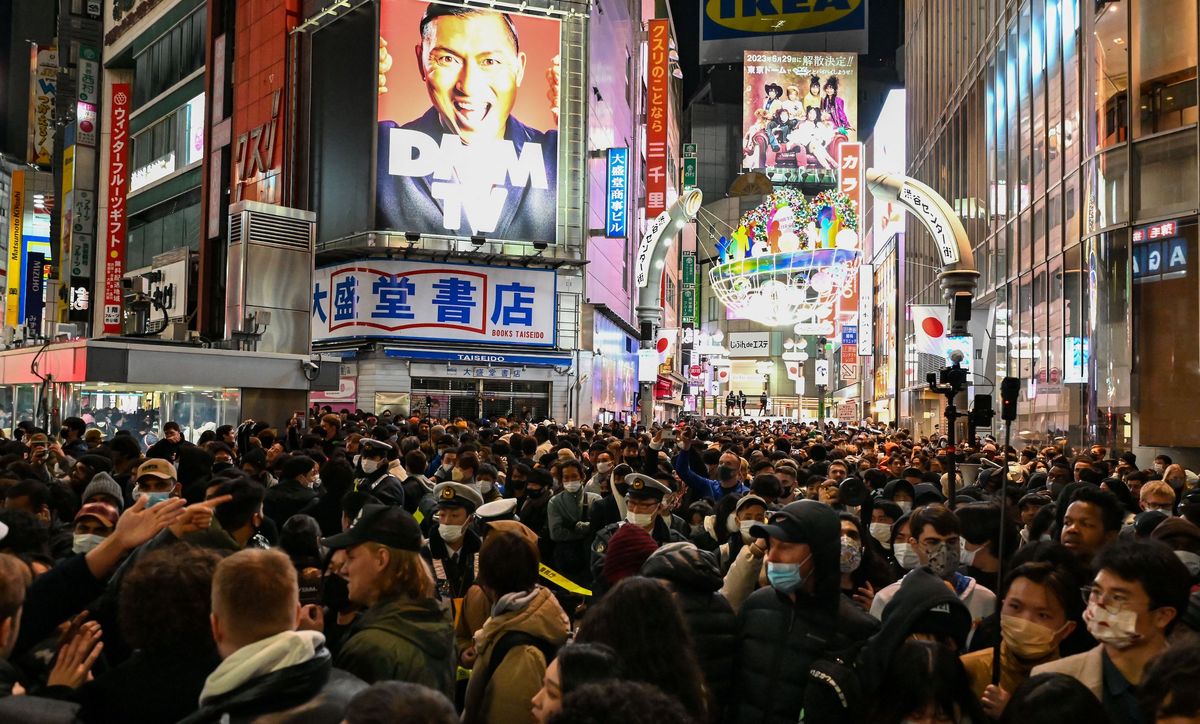 World's population could plummet to 6 billion by the end of the century, study suggests