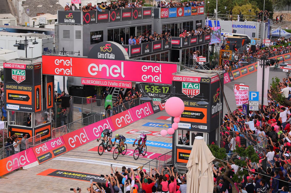 The three-up sprint for stage 7 was narrowly won by Caleb Ewan