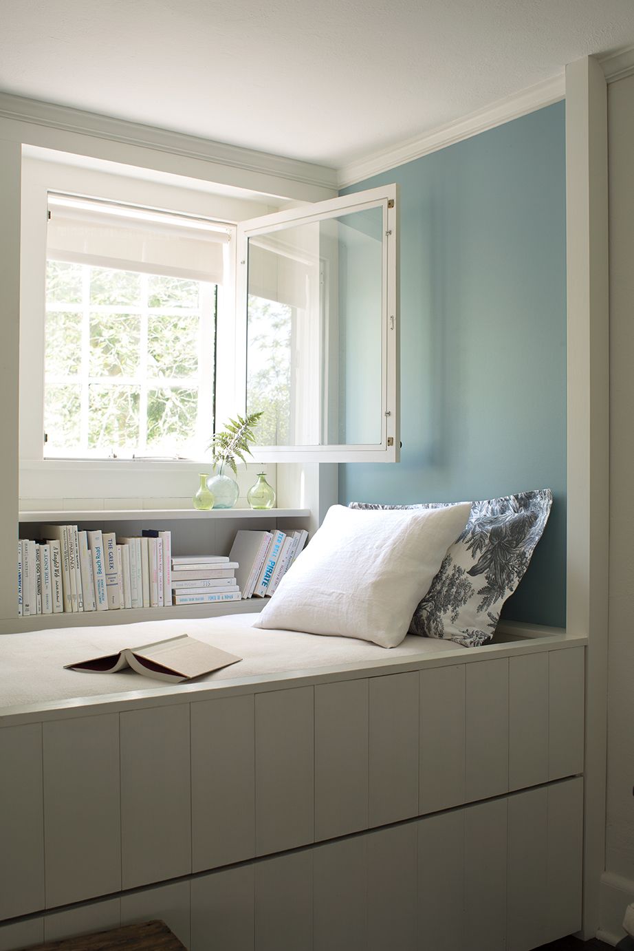 Window Seat Ideas 14 Ways to Create a Cosy Spot With a View Homebuilding
