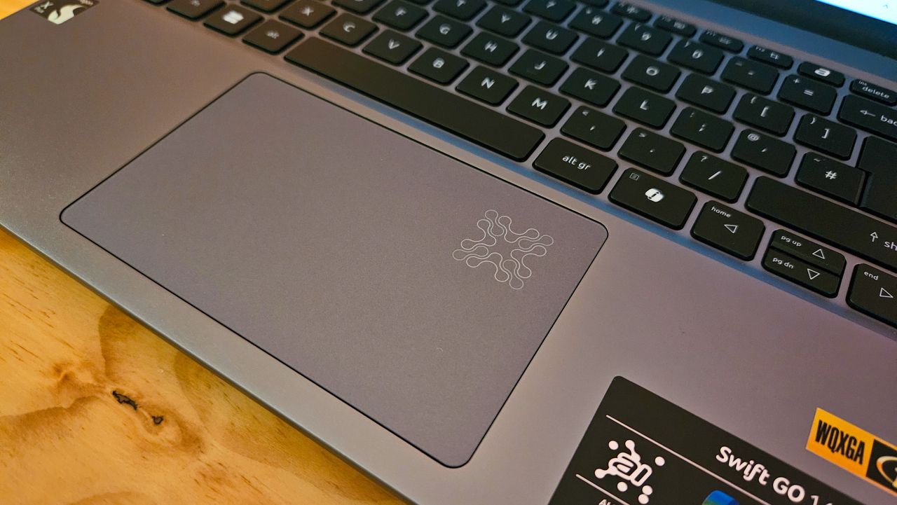 Acer Swift Go 14 - mousepad