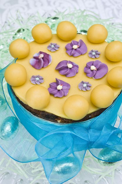 Easter fruit cake with violets
