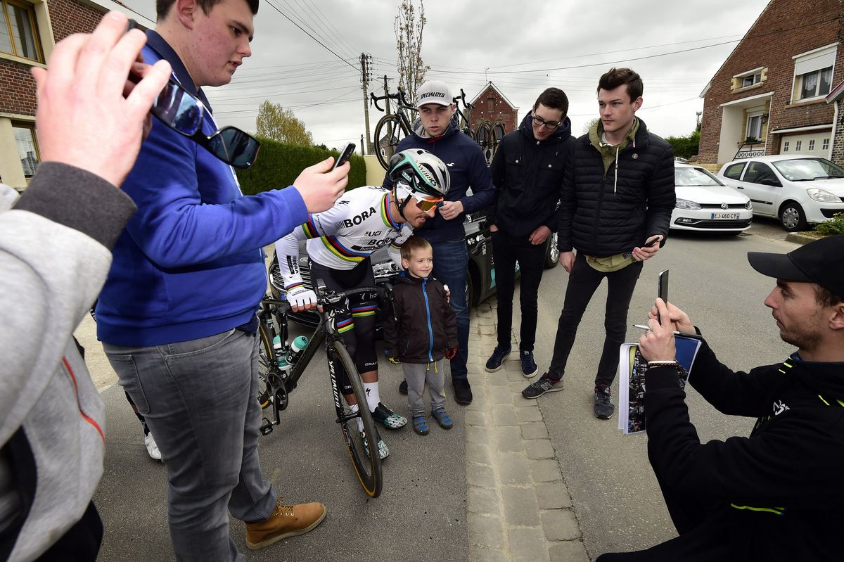 Peter Sagan (Bora-hansgrohe) poses for photos