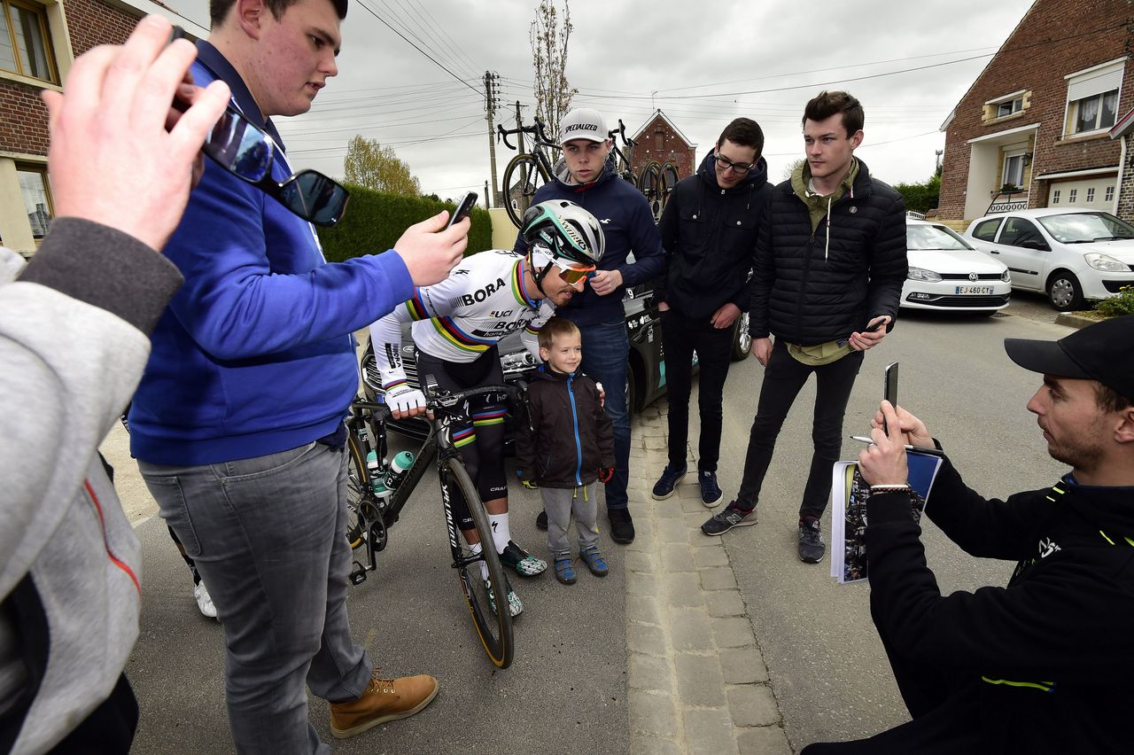 Peter Sagan (Bora-hansgrohe) poses for photos