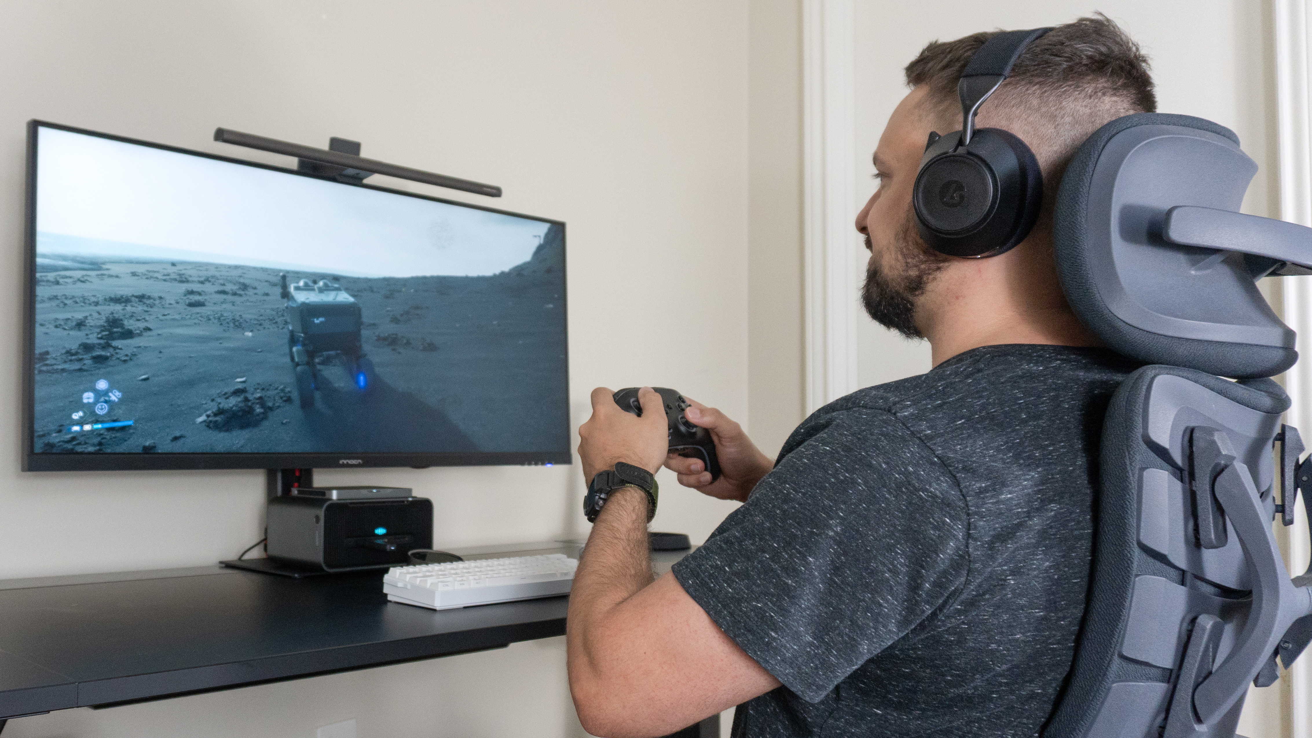 A person playing Death Stranding 2 on the Innocn 40C1R ultrawide monitor