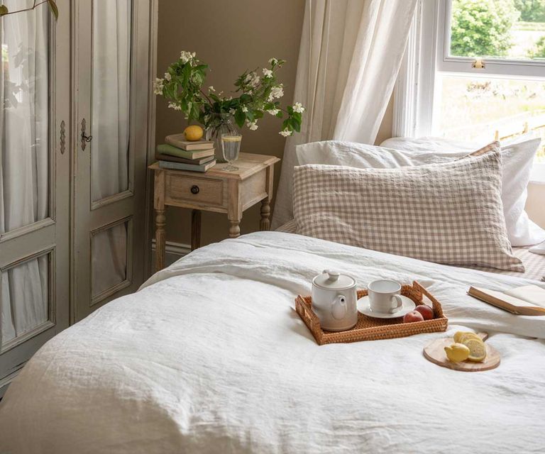 Why aren't my sheets staying on the bed? Expert insights | Homes and