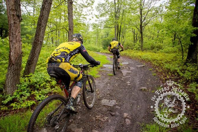 - Jon Firth and Drew Simson pull together on the last enduro section.