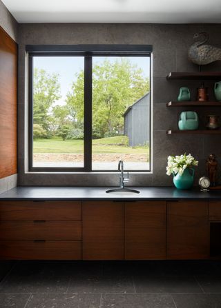 Countertop with flower pot