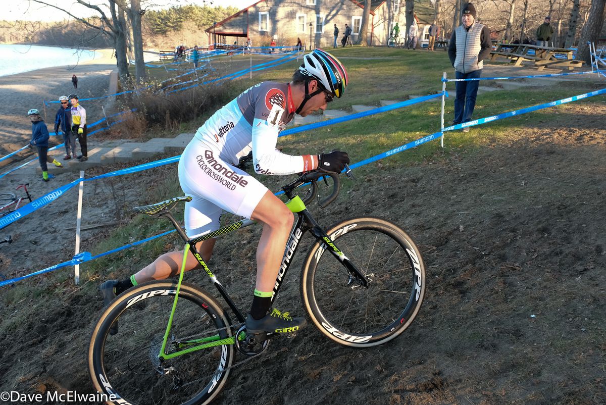 Curtis White (Cannondale) attempting to ride the run-up during lap one