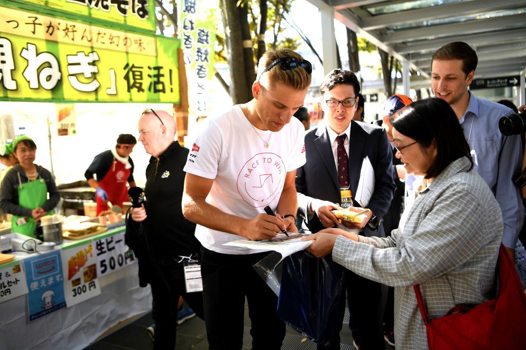 Marcel Kittel signs autographs
