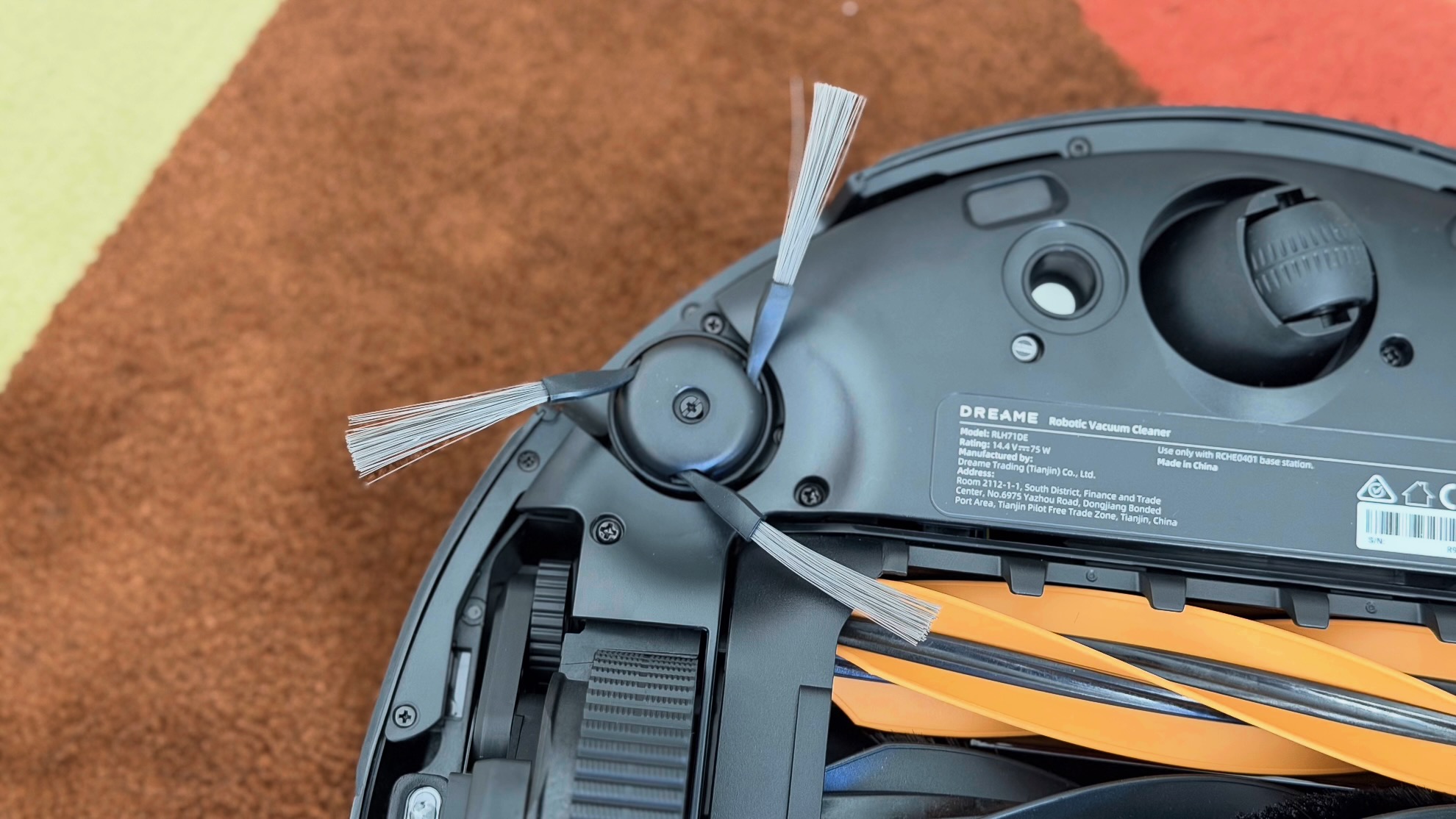 Side brush under the Dreame Aqua10 Ultra robot