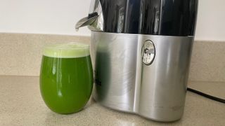 Making a green juice with the Magimix Juice Expert 3 created a thick, smooth drink
