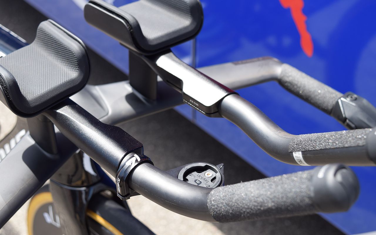 The handlebar extensions feature a TT-specific K-Edge computer mount