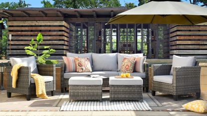 Ovios 5 Pieces Outdoor Patio Furniture in a modern garden
