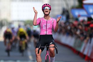 La Vuelta Femenina stage 4 LIVE: The race heads into the climbs, but have we seen the last of the sprinters?