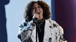 Shye sings on The Voice SAeason 26 finale.