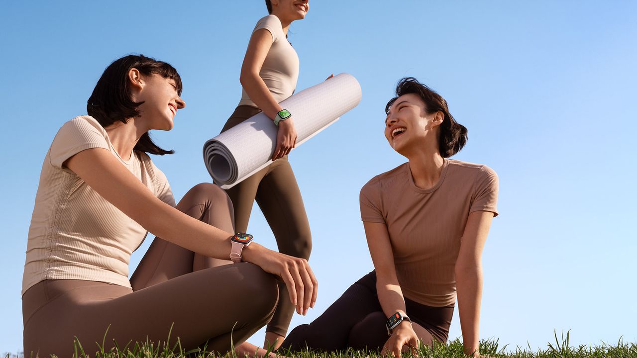 Image depicts three women wearing fitness gear and the new Huawei FIT 3 watch