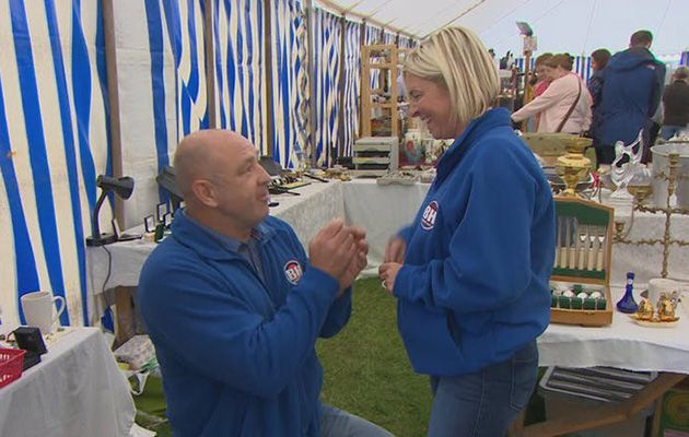 Bargain Hunt contestant surprises partner with marriage proposal during show