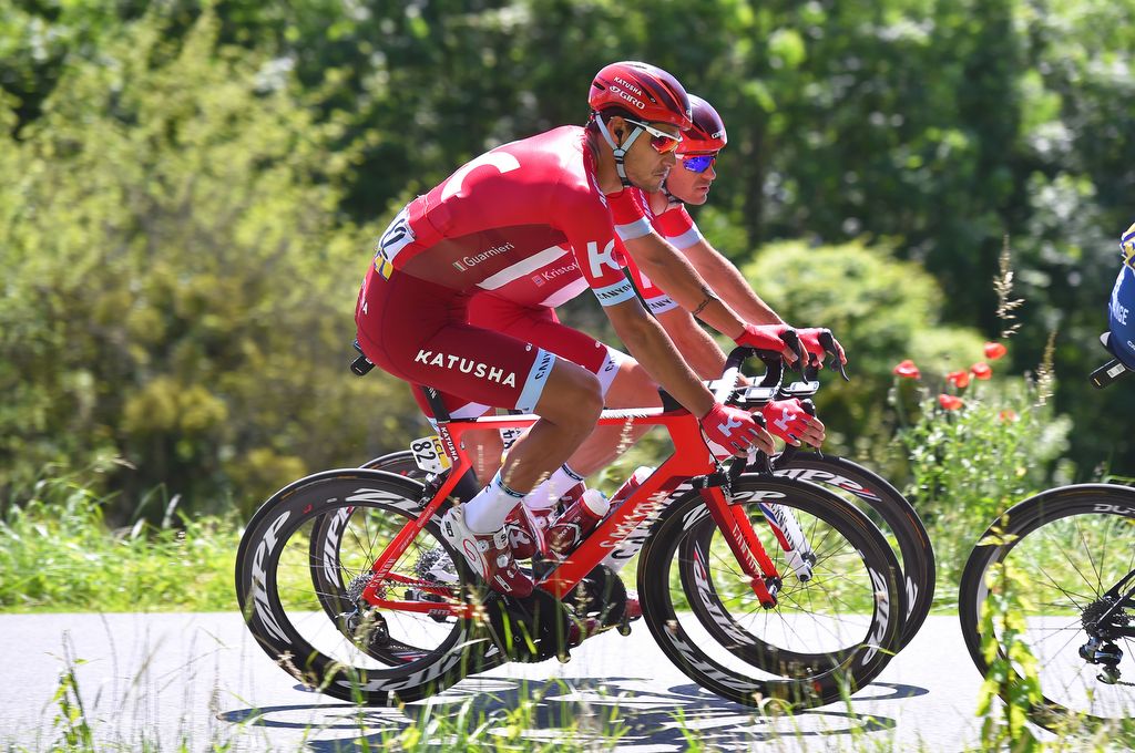 Alexander Kristoff tucked in behind Katusha teammate Jacopo Guarnieri