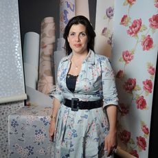 kirstie allsopp with b and q wallpaper