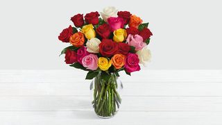 Save $29 on this Valentine's Day roses bundle with 1-800 Flowers