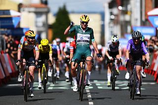 La Vuelta Femenina stage 5 LIVE: One last hurrah for the sprinters, or can the breakaway finally make it?