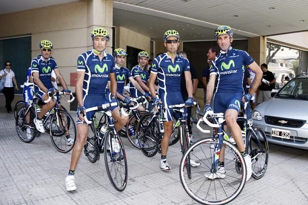 The Movistar team awaits the start of stage two.