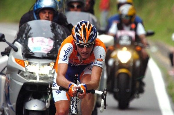 Denis Menchov (Rabobank) won the stage 12 time trial and moved into the overall race lead.