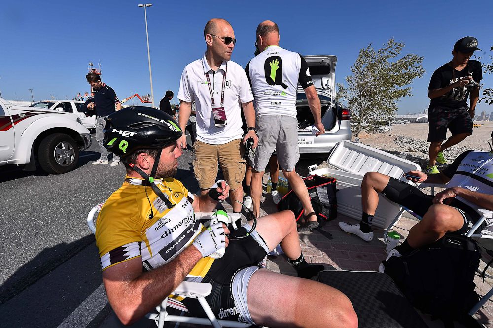 Mark Cavendish relaxes following stage 2