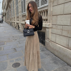 woman wearing black turtleneck outfit fall 2025