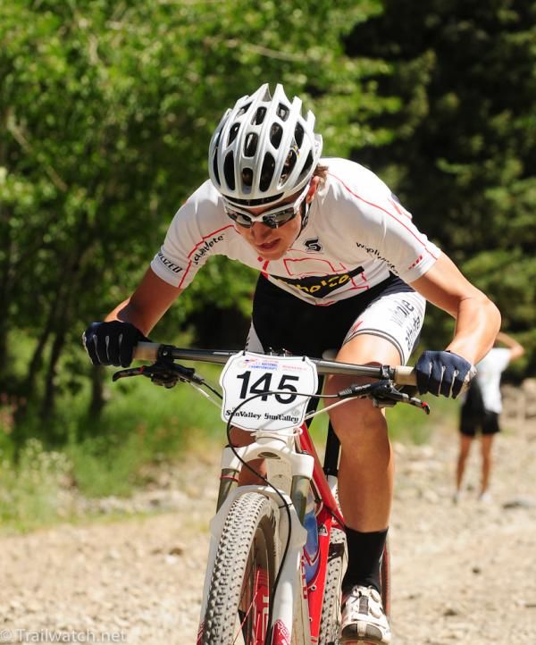 Casey Williams (Whole Athelte) riding in second place in the 17-18 race