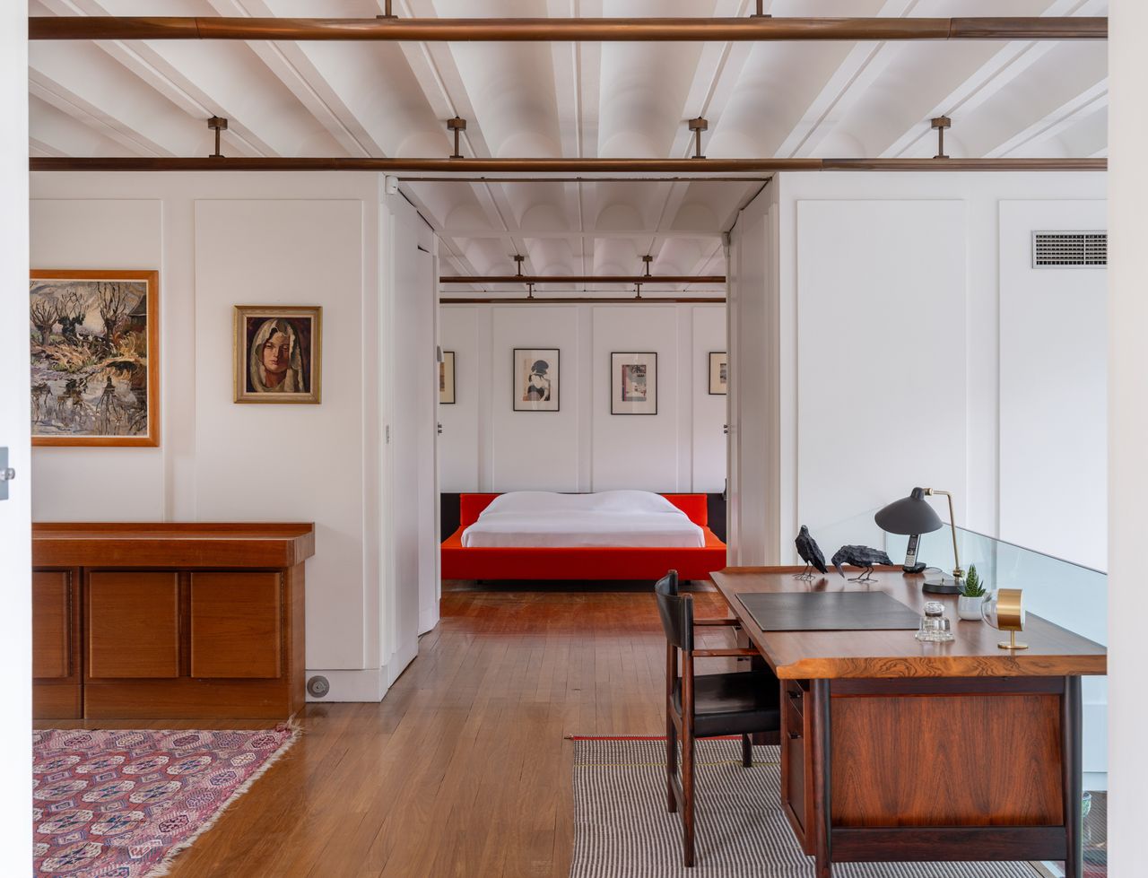Images of the modernist Schreiber House in Hampstead