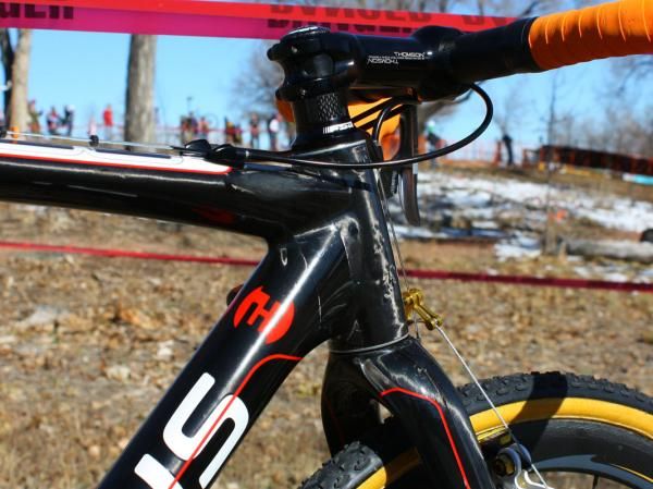 Focus fits the Mares Team with a tapered steerer that uses a 1 1/4" lower diameter instead of the more common 1 1/2".